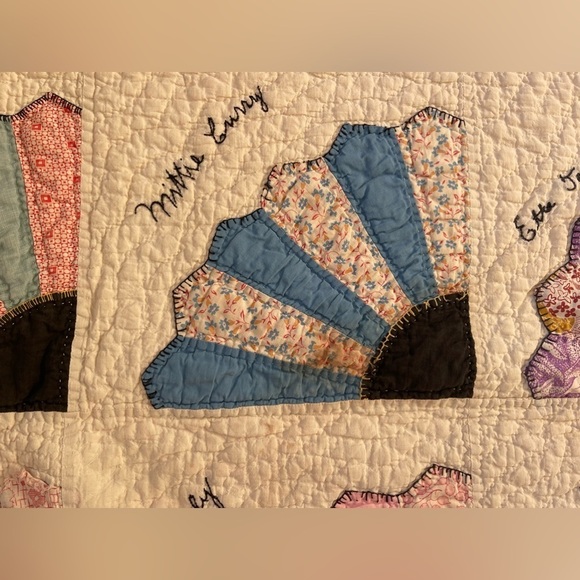 Vintage 1930s Colorful Feedsack Fan Friendship Signature Quilt Handmade 66"x77" - Picture 8 of 12
